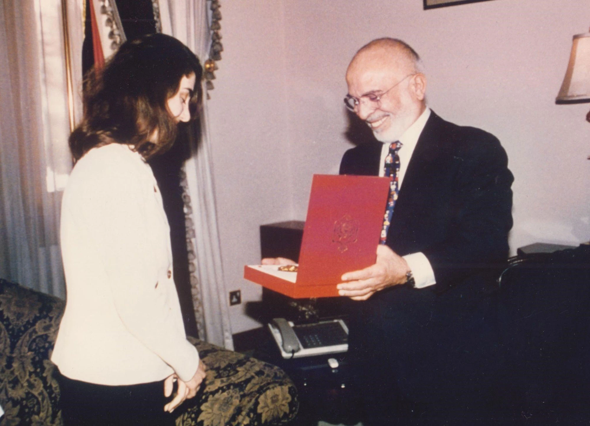 Dr. Iliana Sweis receiving the honorary medal